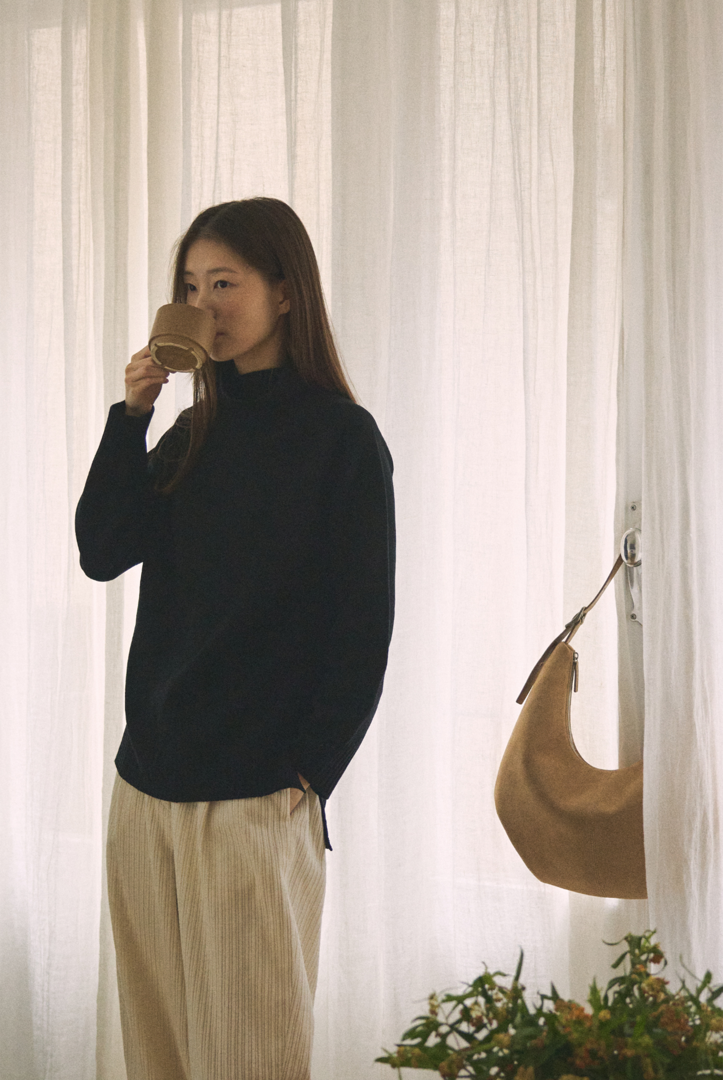 MOSSY HOBO BAG (SUEDE SAND)
