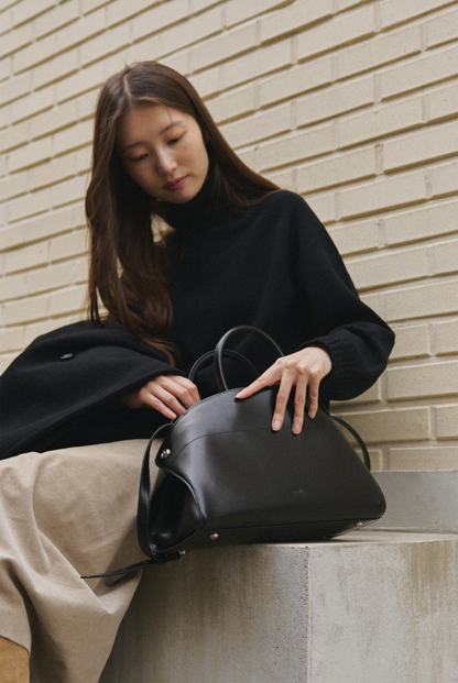 NADEL BAG (SOFT BLACK)