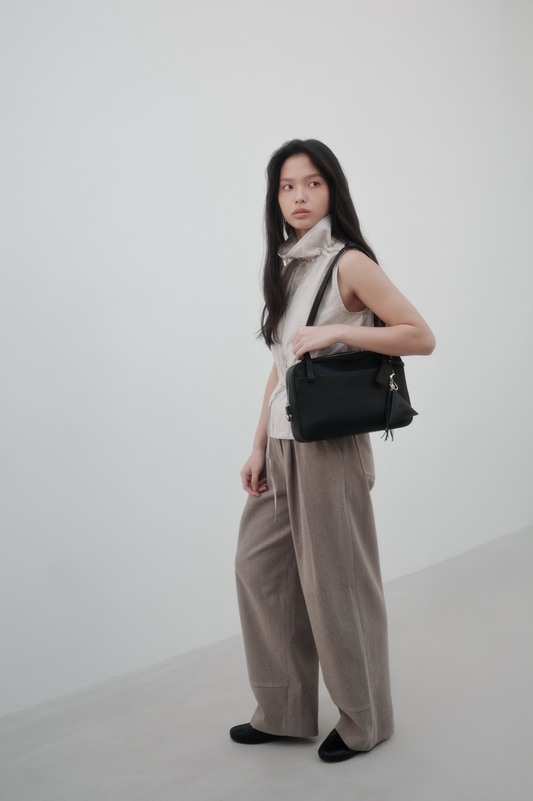 NADEL BOWLING SHOULDER BAG (SOFT BLACK)