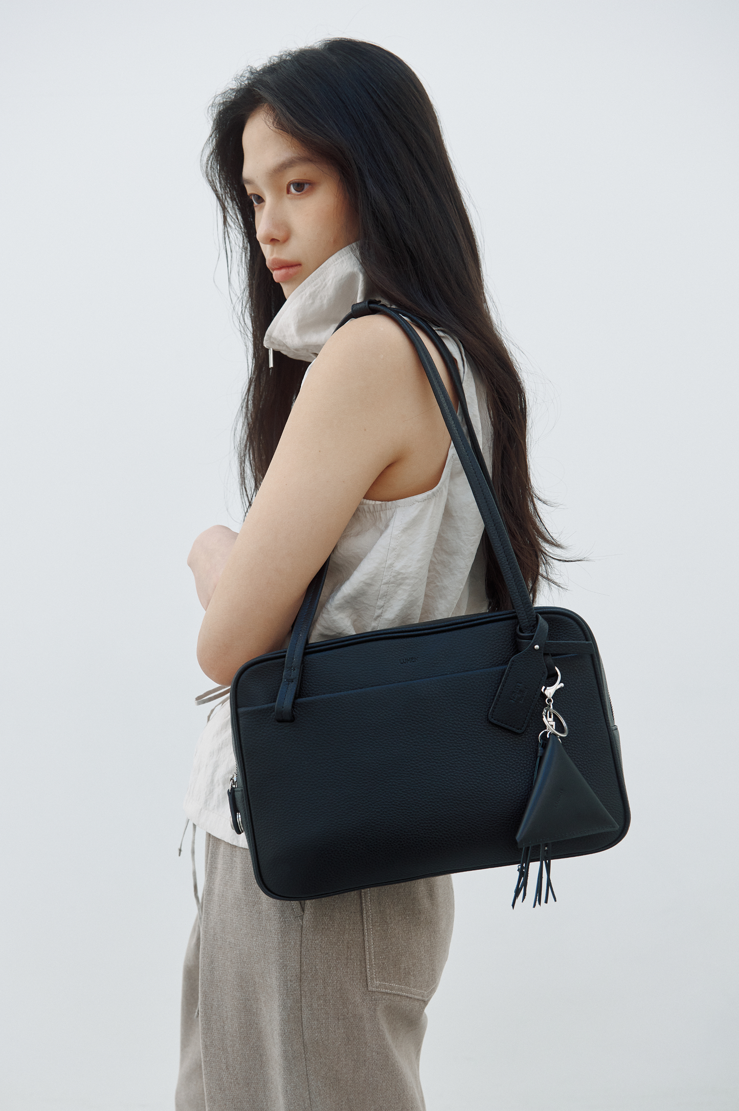 NADEL BOWLING SHOULDER BAG (SOFT BLACK)