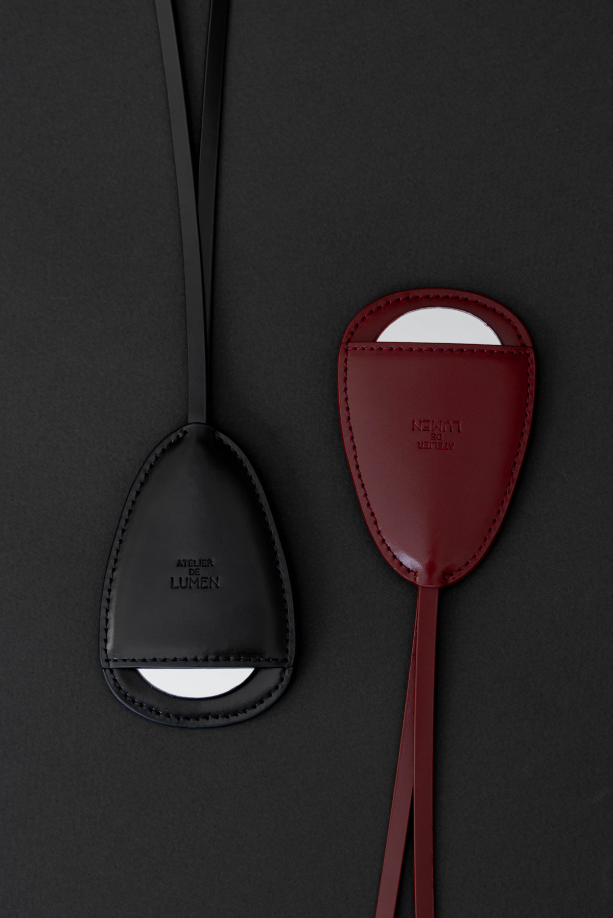 REFLET PLAT CHARM (MERLOT RED) - Atelier de LUMEN