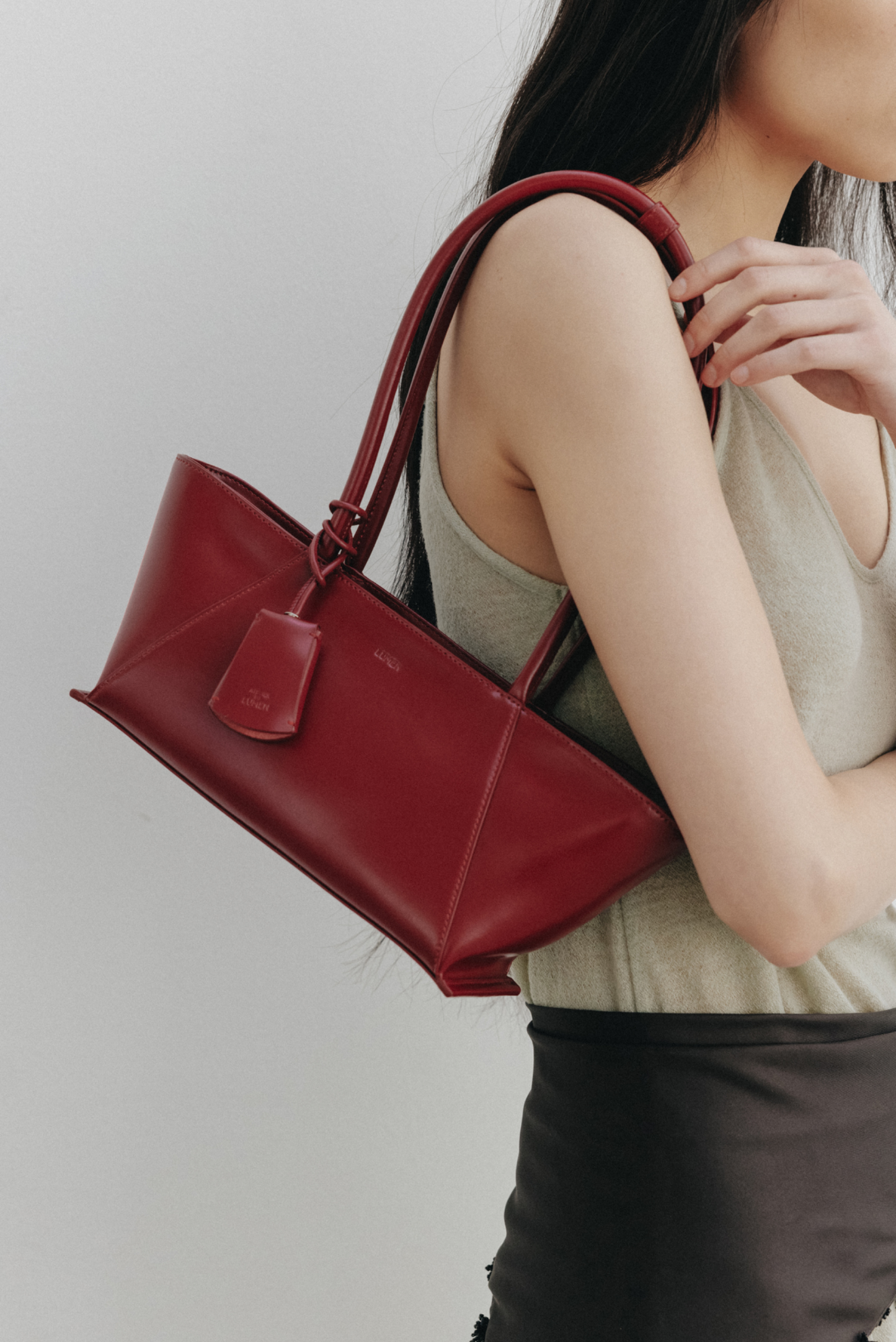 RONDELLE CHARM (CARMINE RED)