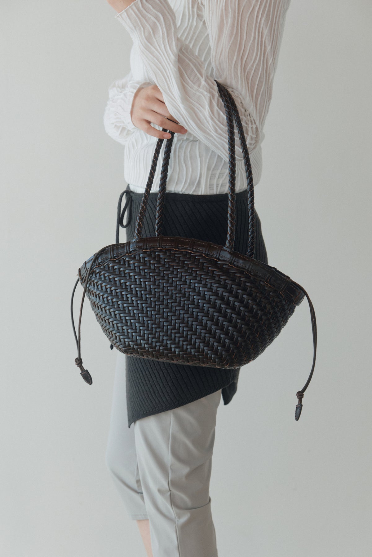 TWIG BASKET SHOULDER BAG (DRIED BROWN) - Atelier de LUMEN